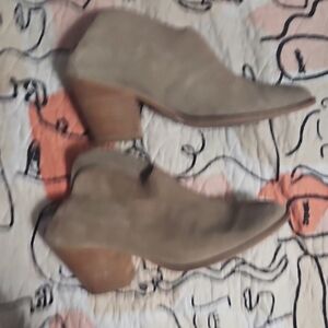 Chinese Laundry Tan Ankle Booties Suede Minimalist Design